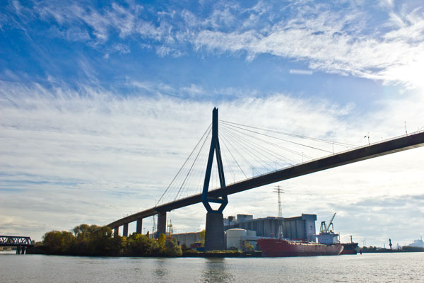 Foto der Köhlbrand Brücke in Hamburg